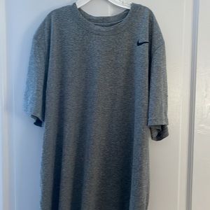 NWOT Mens Nike Dri-fit size Meduim gray tee shirt